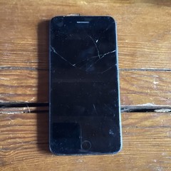 Apple iPhone 8 Plus Black 5.5″ Smartphone Hexa Core 3GB RAM 12MP Cracked Screen