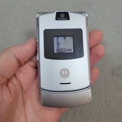 Motorola RAZR V3 Silver Flip Cell Phone Tested Working Phone Only READ