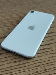 Unlocked 2020 iPhone SE Model MHGF3LL/A White Excellent 78%