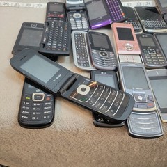 Lot of 20 Vintage Cell Phones Blackberry LG HTC Sony Ericsson Parts Untested