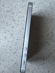 Apple iPhone 5 – 16GB – Bianco e Argento E display Colore Nero