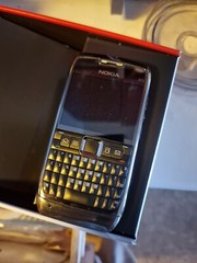 Nokia E Series E71 – Black (Unlocked) Smartphone marks on screen