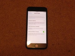 Apple iPhone 8 64GB Battery 94% Black Small scratches – Good