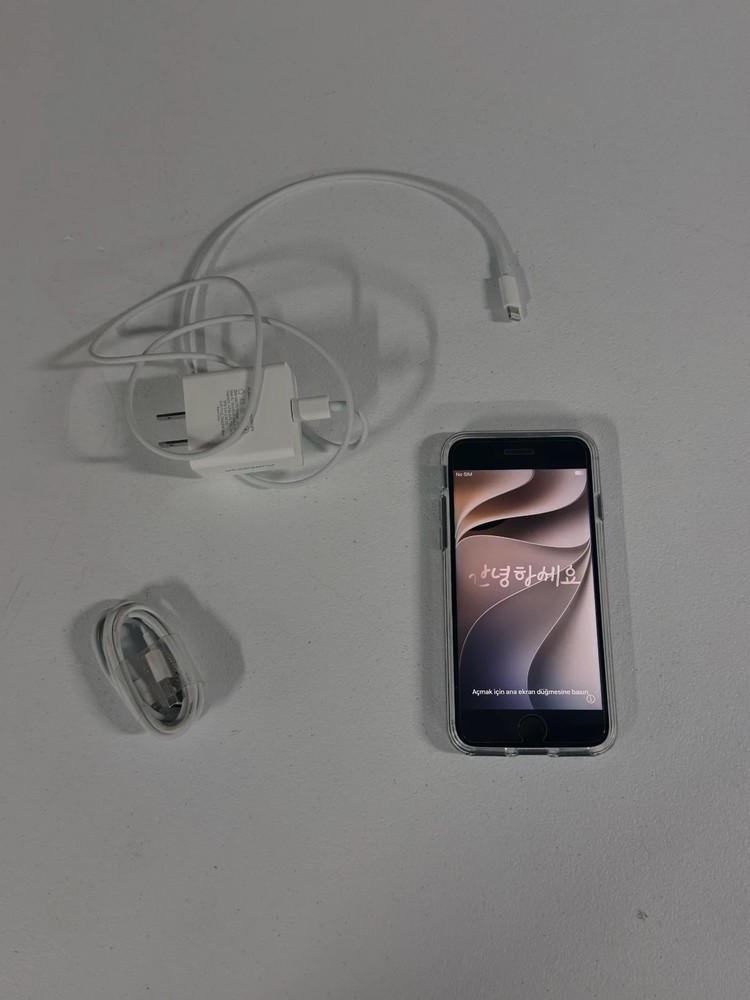 Apple iPhone SE 3rd Generation Bundle (256GB, Midnight, AT&T)