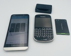 Verizon Blackberry Z30 & Bold both for parts not working properly w/ extras