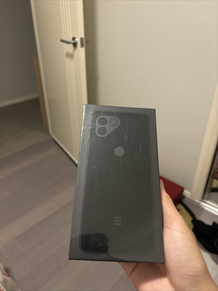 BRAND NEW Solana Mobile Saga Phone 512GB – Sealed + Bonk + Airdrops