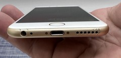Apple iPhone 6s Smartphone GSM “No SIM Restrictions” Unlocked 16GB Gold