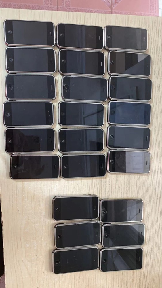 Apple iphone 2G 1st Generation 8GB can turn on but Not working use parts
