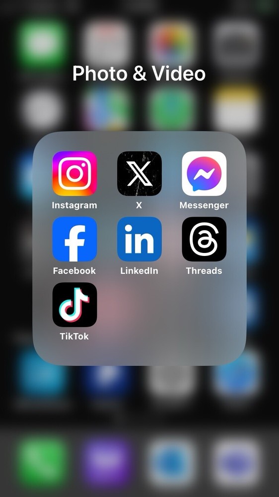 I Phone 7 Ie With The tok Tok Pre Loaded