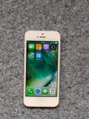 90%N ew Apple iPhone 5(not 5s) 16/32B UNlocked(any carrier) 3.5” Gift