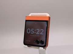 Motorola razr 2024 XT2453-3 256GB Spritz Orange Unlocked W084817