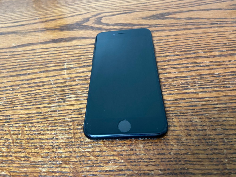 Apple iPhone SE 3rd Gen (A2595) 64GB (Unlocked). Good Condition.