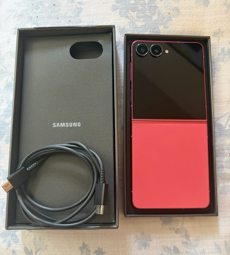 Samsung Galaxy Z Flip7 512GB Flip 12MP Coral Open Box w/ Box + USB Unlocked