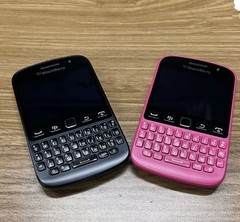 BlackBerry 9720 Unlocked Cellphone 3G WIFI 5MP Camera FM Radio Black & Pink SALE