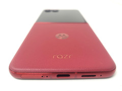 Motorola Razr Ultra 2025 XT2551-1 512GB AT&T Network PANTONE Rio Red