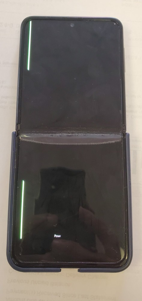 Samsung Galaxy Z Flip3 5G SM-F711U – 128GB – Phantom Black (AT&T) For Parts Only