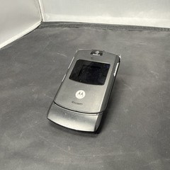 Motorola RAZR / Razor V3 – Black and Silver Cellular Flip Phone