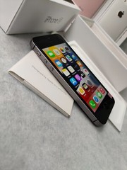 Very New Apple iPhone SE 1st Gen 128GB – Space Gray (Unlocked) With Box