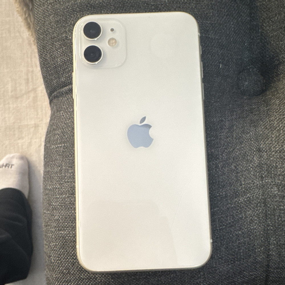 Apple iPhone 11 64GB White iOS Dual Rear Camera Smartphone For Parts/Not Working