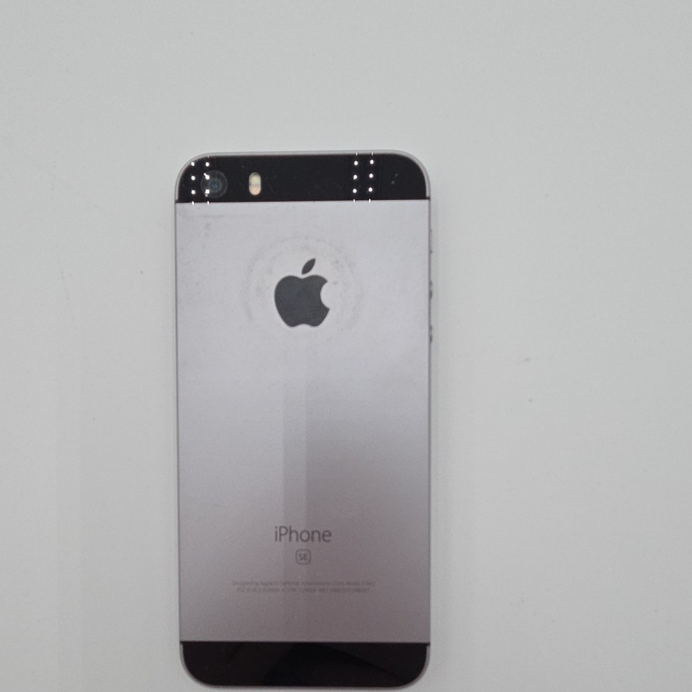 Apple iPhone SE – Silver – A1662 – 8MP Camera – Lightning