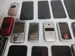 36 Phone iPhone BlackBerry UMX Nokia Samsung Cell Flip Phone Lot [Parts Only]