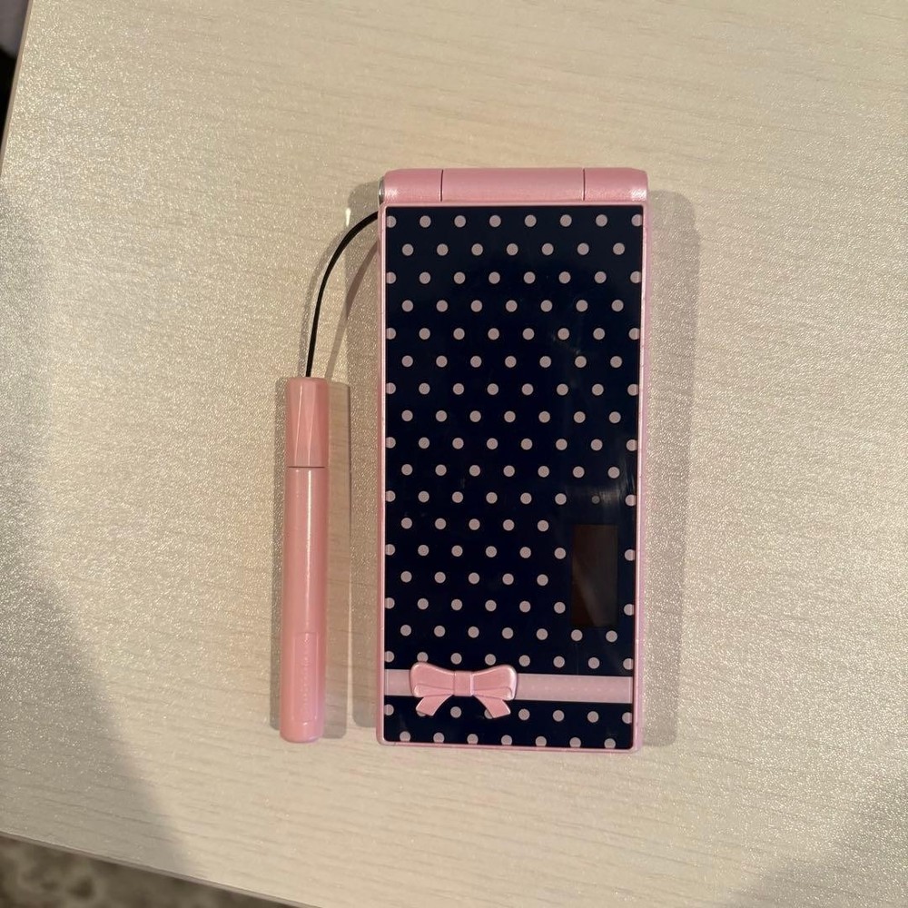 docomo F-06D Fujitsu Style Series Girls Flip Phone Pink Nicola Limited Japan