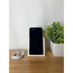 Apple iPhone SE 3rd Generation 64GB in Black – Fully Unlocked – Flawed