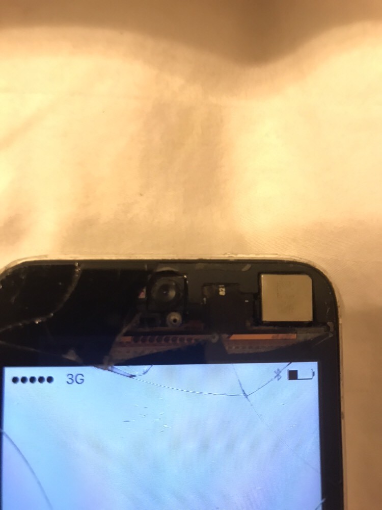 Apple iPhone 5 – 16GB – White & Silver (Verizon) A1429 (CDMA + GSM)