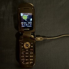 Cricket CAPTR Cal-Comp A200 – Black (CDMA) Flip Phone NEEDS REPLACEMENT BATTERY!