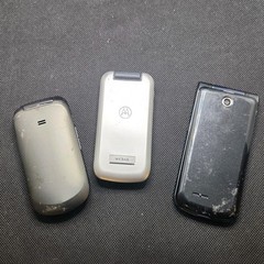 Lot of 3 LG UN530 Motorola WX345 Samsung Gusto 2 SCH-U365 Flip Cell Phones AS IS