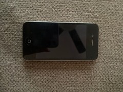 Apple iPhone 4s – 8GB – Black (Verizon) A1387 (CDMA + GSM)