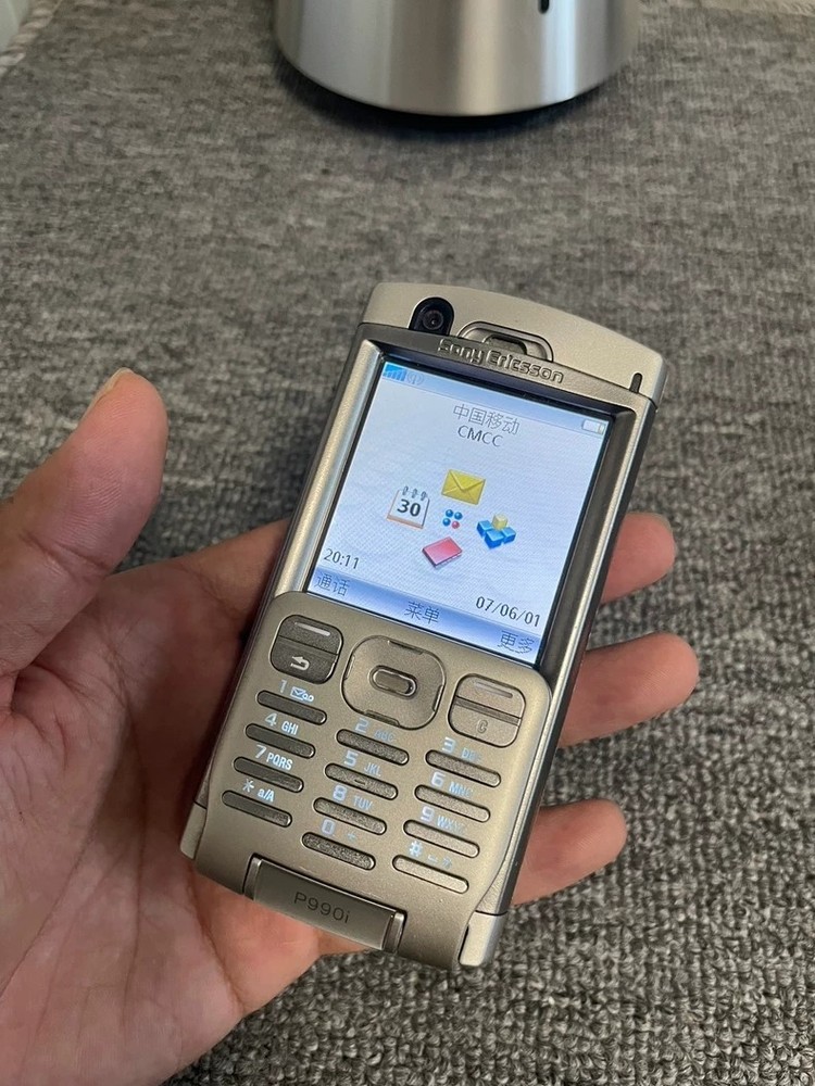 Sony Ericsson P990 (2006) 64M only 2G 3G networks GOOD english phone