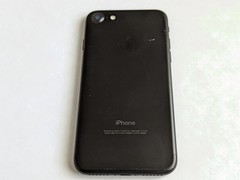 Apple iPhone 7 A1660 32GB Black Touchscreen Smartphone/Cell Phone *Tested*