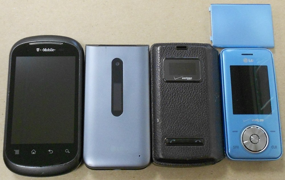 Lot of 4 Rare LG Collectible Vintage Phones Nice *Read Description* 0323-06M