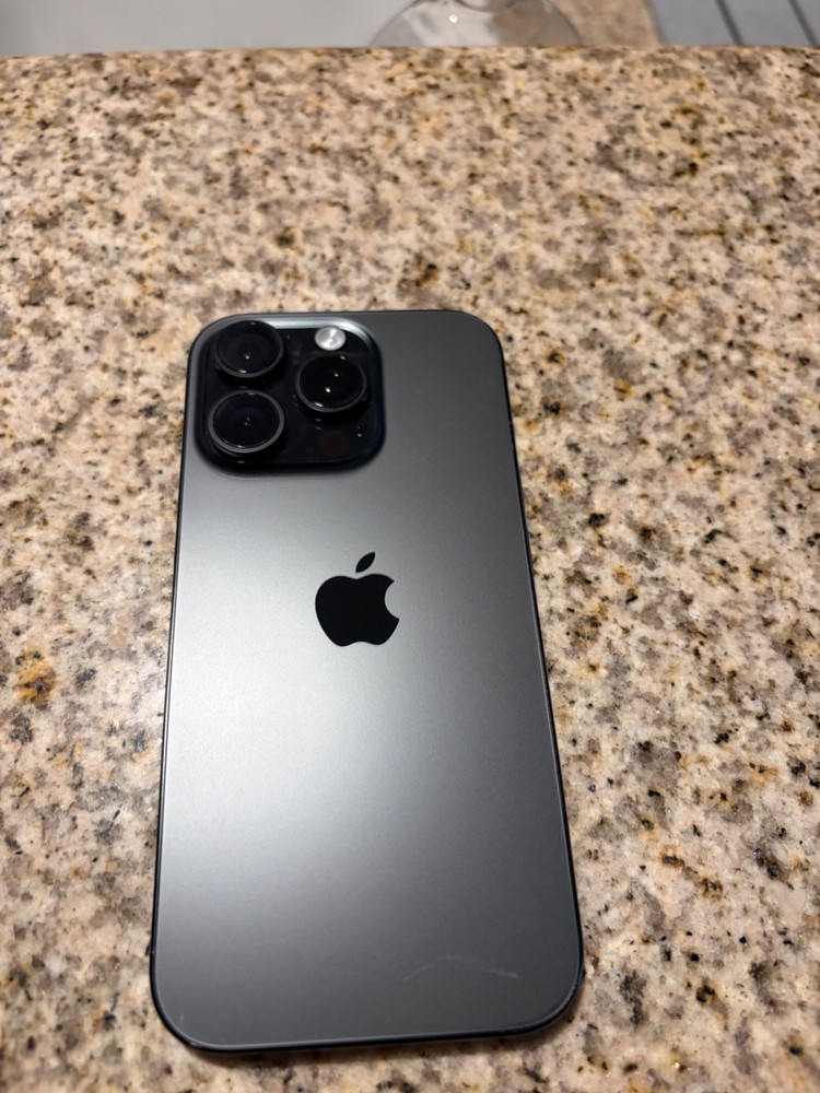 Apple iPhone 16 Pro – 128 GB – Black Titanium (Unlocked)