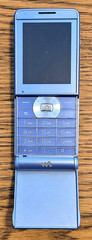 Sony Ericsson Walkman W350a – Ice Blue ( AT&T ) Very Rare MP3 Phone – Bundled