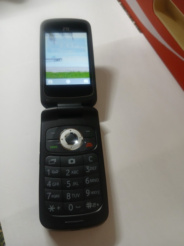 Tracfone Z233VL Black 4G Camera Flip Cell Phone W/ Battery 4GB Storage