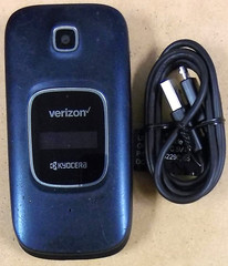 Kyocera Cadence S2720 – Blue and Black ( Verizon ) 4G VoLTE Flip Phone – Bundled