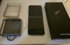 Samsung Galaxy Z Flip6 (SM-F741W) – 256GB Silver Unlocked | READ