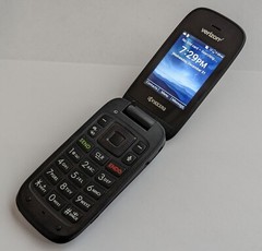 Kyocera S2720 VERIZON LTE 4G UP TO 32GB CAMERA FLIP Phone NON-RETAIL BOX 10-