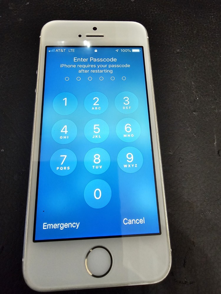 Apple iPhone 5s (AT&T) * For Parts Only
