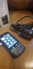 Motorola ES400S 1GB (Sprint) Smartphone includes accessories