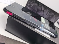 BOXED – ASUS ROG Phone 5s Unlocked 16GB+256GB Dual-sim Android 13 Gaming phone