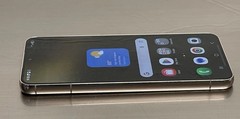 Samsung Galaxy S22 5G SM-S901U 128GB Gold (AT&T) Smartphone…..