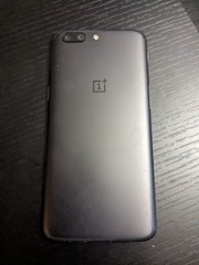 OnePlus 5T – deGoogled – LineageOS, Magisk installed – 64 GB – Black (Unlocked)