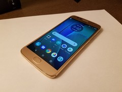 Motorola Moto G5S Plus – 32 GB – Gold (Factory Unlocked) (Good, Some Scuffs)
