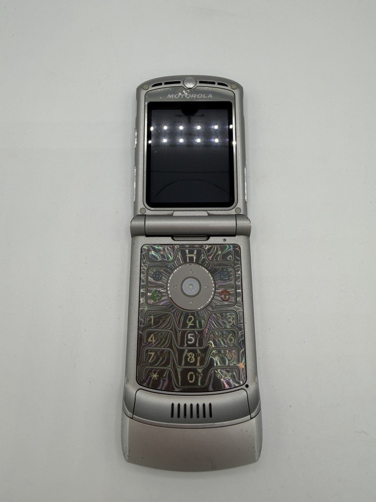 Motorola RAZR V3 Silver Flip Cell Phone Turns On When Plugged In. Read Desc. O
