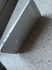 Apple iPhone 5 – 16GB – Bianco e Argento E display Colore Nero