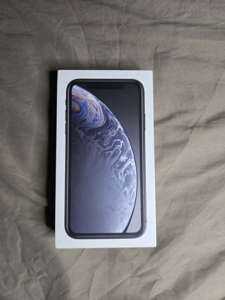 Apple iPhone XR 64GB – Black 6.1″ Retina Display (Carrier US Tracfone Only)