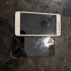 Assorted iPhones Lot